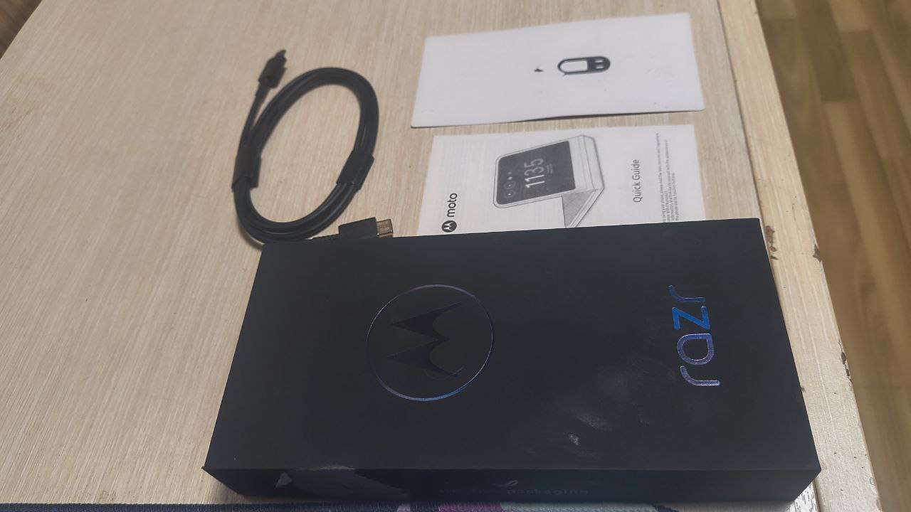 Рисковая покупка на Ozon - Motorola Razr 50