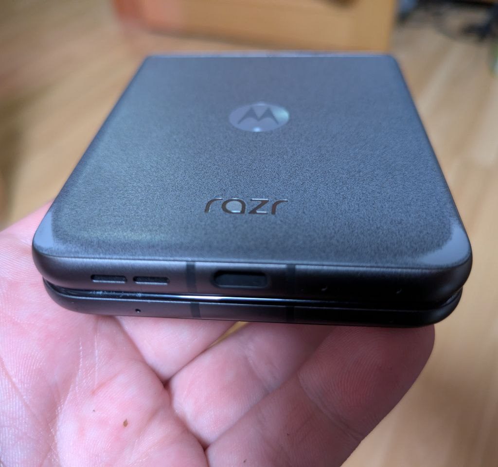 Рисковая покупка на Ozon - Motorola Razr 50